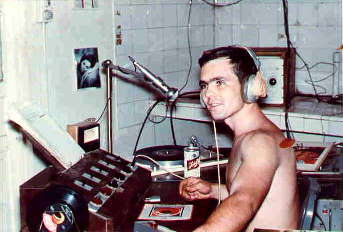 DJ